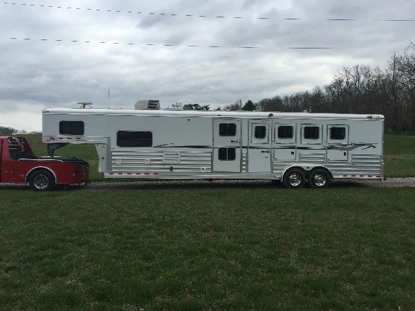 used-2002-sooner-3-horse-trailer-with-living-quarters-dixie-horse