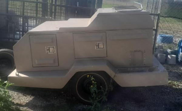 6 Hole Fiberglass Dog Trailer