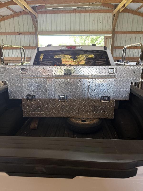 3 hole dog box