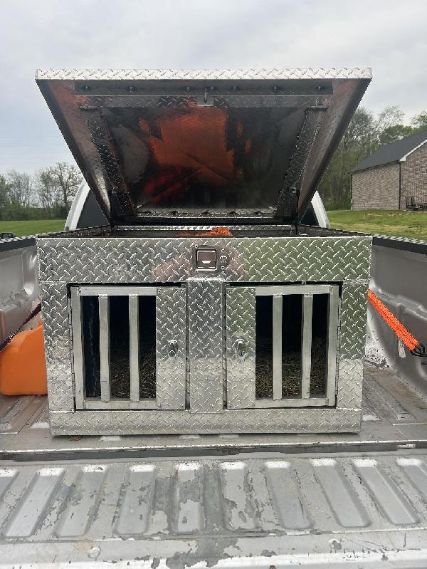 Two hole dog box