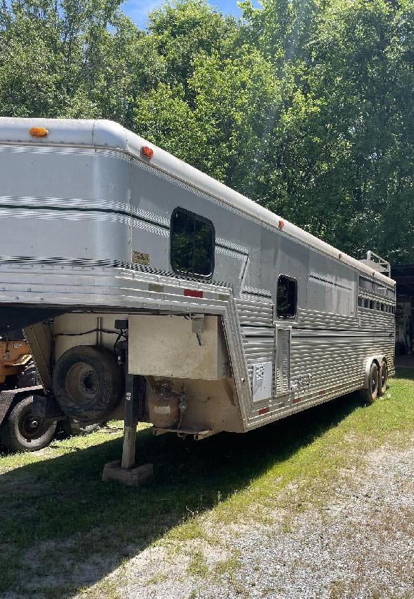 ‘98 Sidekick Horse Trailer, Tack Room, Dog Ca