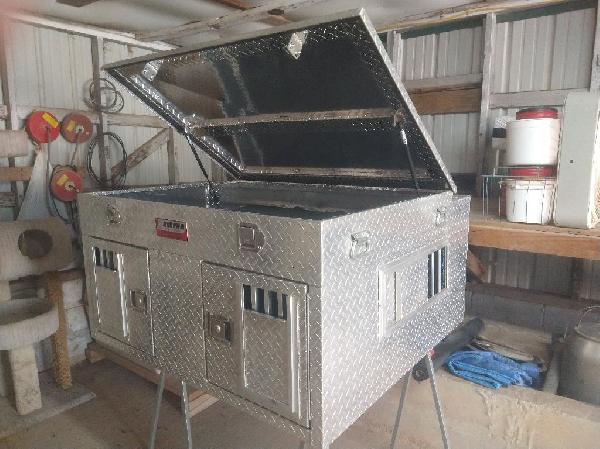 Owens 2 Hole Dog Box